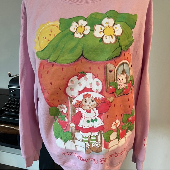 Strawberry Shortcake Crewneck Sweatshirt - Size Large - Picture 2 of 11
